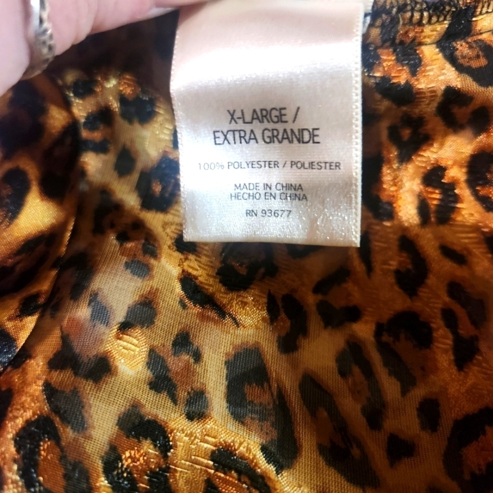 Sheer Leopard Print robe - Picture 4 of 7